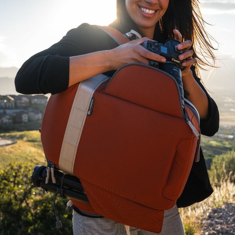 Nomatic x Peter McKinnon LUMA Camera Pack 18L (ประกันศูนย์) กระเป๋ากล้องสะพายหลัง ความจุ 18 ลิตร