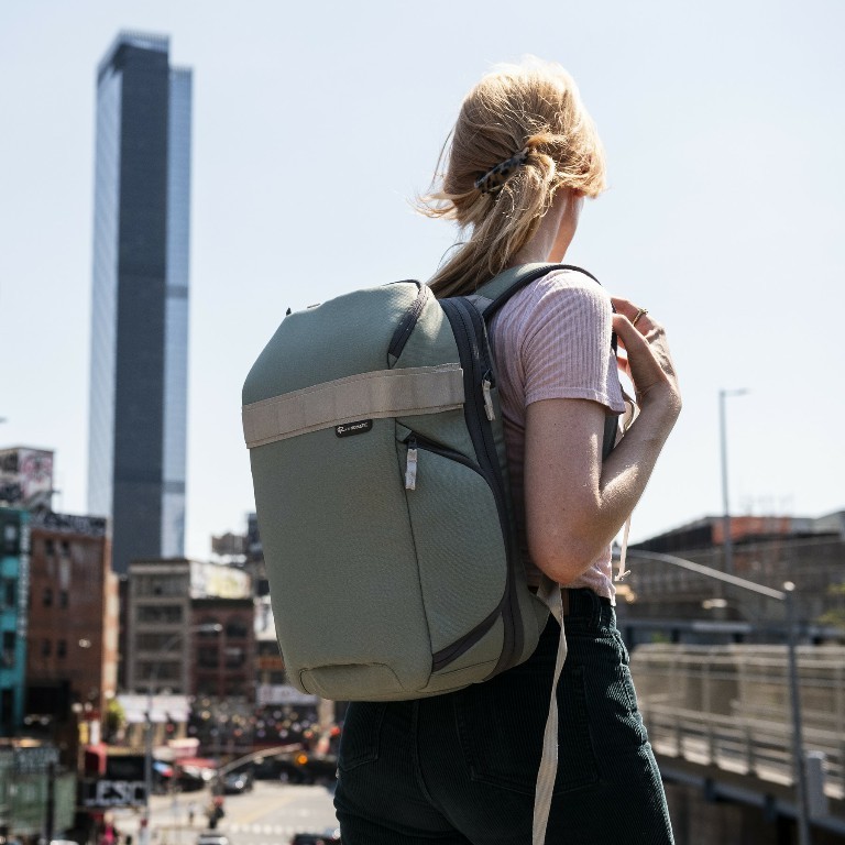 Nomatic x Peter McKinnon LUMA Camera Pack 18L (ประกันศูนย์) กระเป๋ากล้องสะพายหลัง ความจุ 18 ลิตร