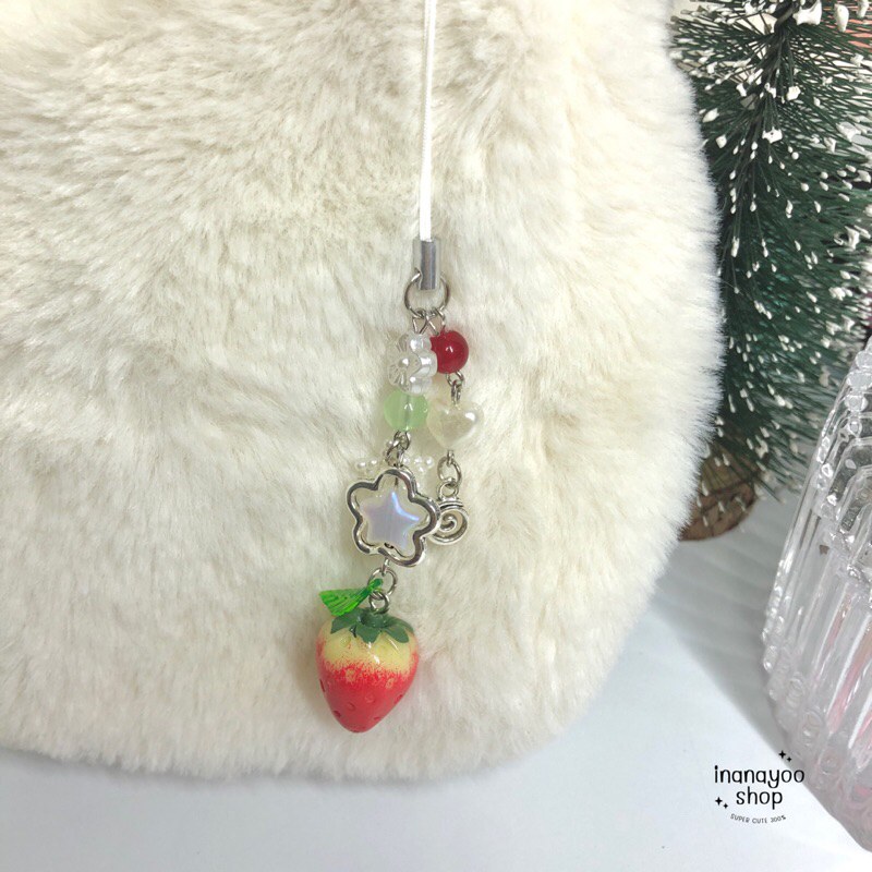 𖦹 keychain strawberry | พวงกุญแจลูกปัด ( สตรอว์เบอร์รี่ )