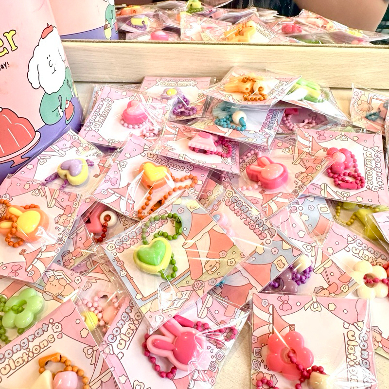 พร้อมส่ง พวงกุญแจ แหวนลูกปัด ของแถมลูกค้า ของขวัญปัจฉิม คละสี