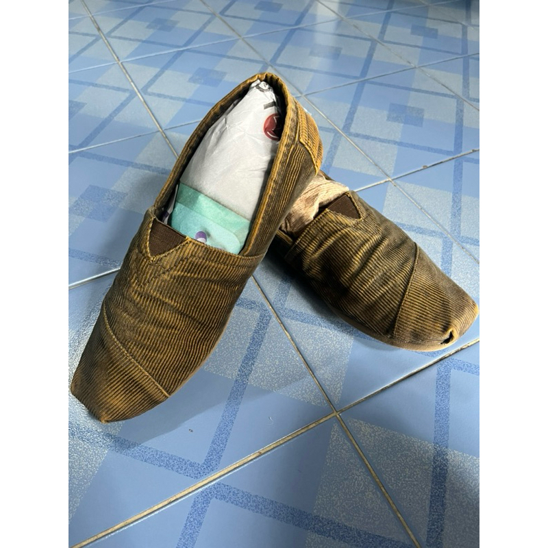 รองเท้าลำลองผู้ชาย มือสอง ยี่ห้อ TOMS แบรนด์แท้