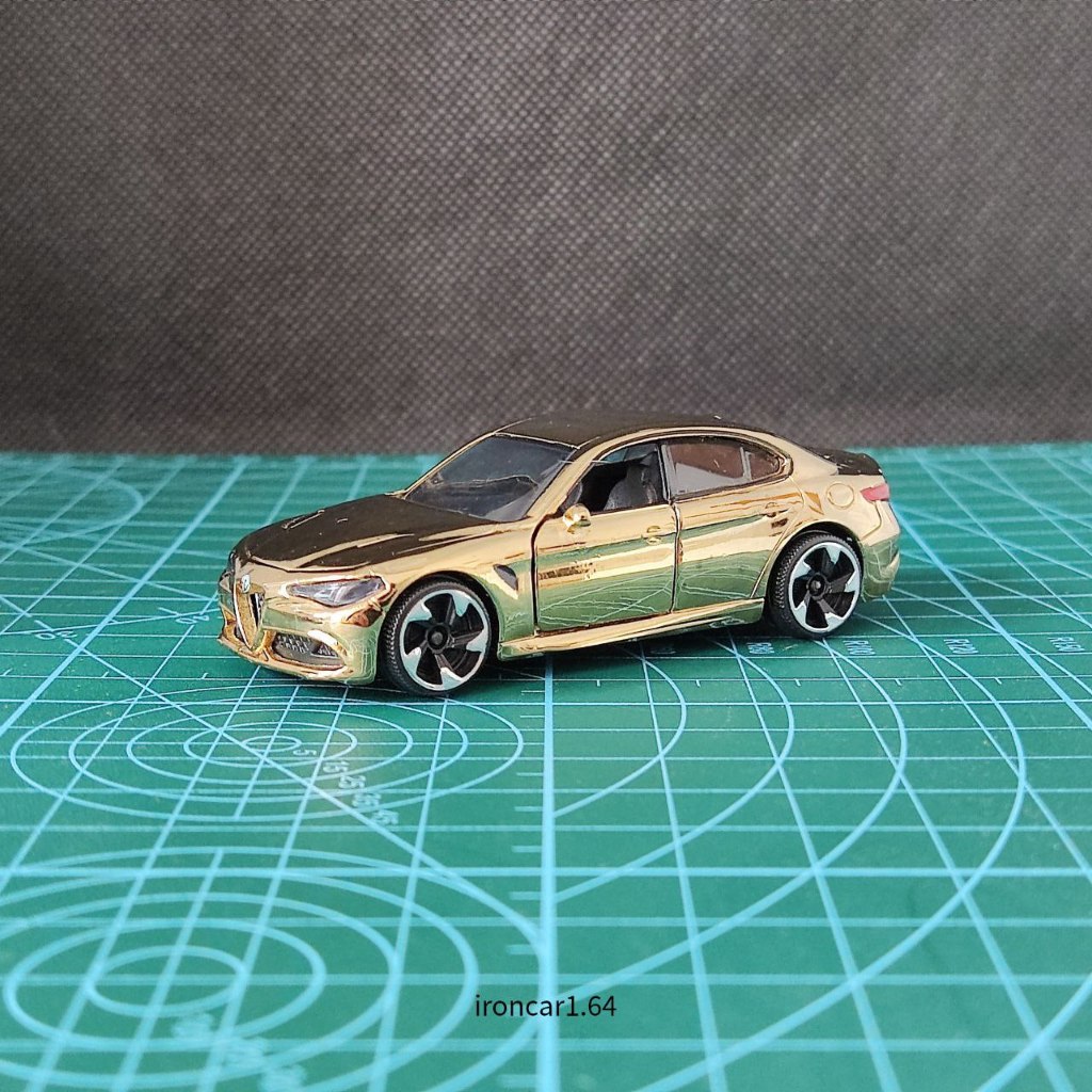 โมเดลรถ majorette alfa romeo giulia สีทอง หายาก
