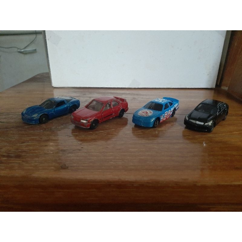 รถเหล็ก ขนาด 1/64 tomica,maisto มีรอพอสมควร