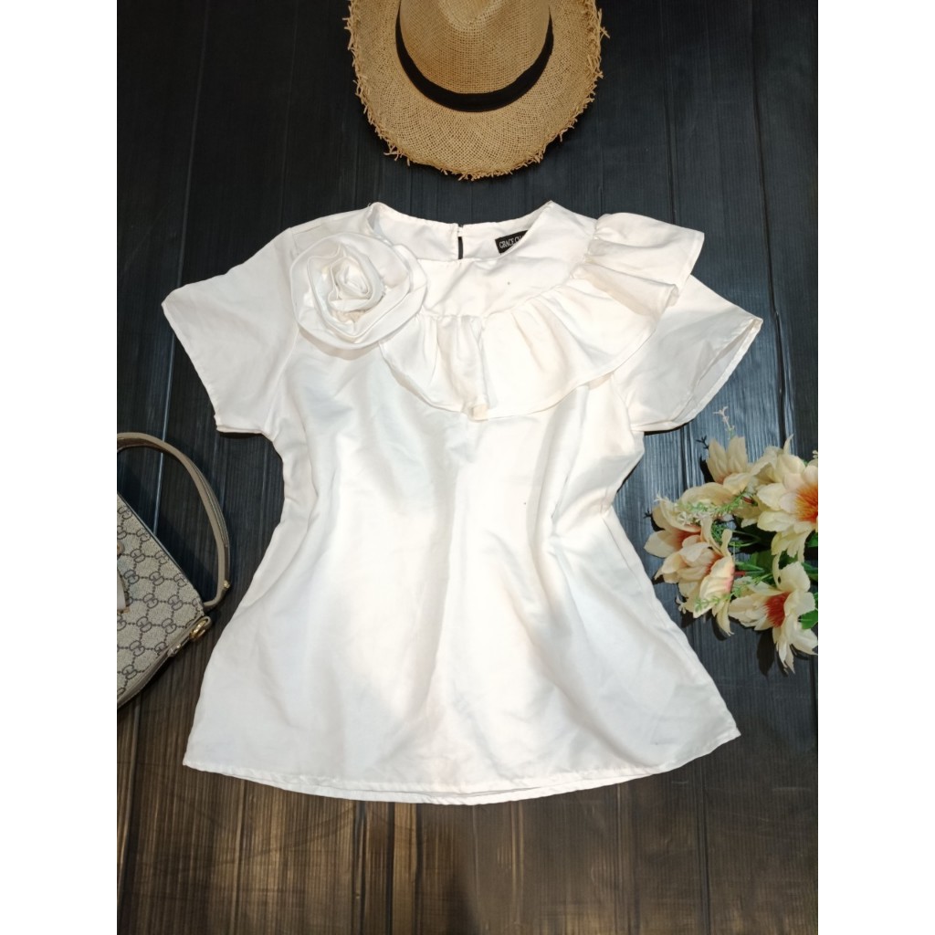 เสื้อ เสื้อสีขาว Sales ของใหม่ ล้างสต็อค มีหลายขนาด พร้อมส่ง จากไทย