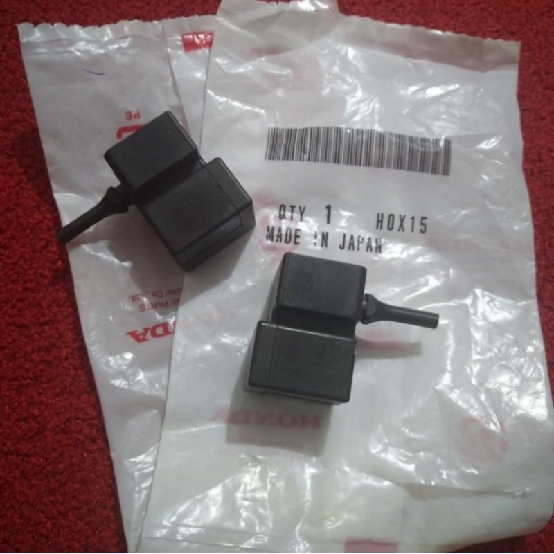 แท้ศูนย์ % จำนวน 2 ชิ้น ยางกันกระแทก ประตูสไลด์ Freed, Stepwagon RG1 (ANO-72517-SCC-000)