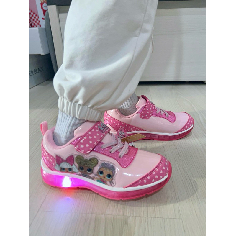 (มือ 1 พร้อมส่ง!) L.O.L surprise – รองเท้าผ้าใบเด็กผู้หญิง มีไฟ