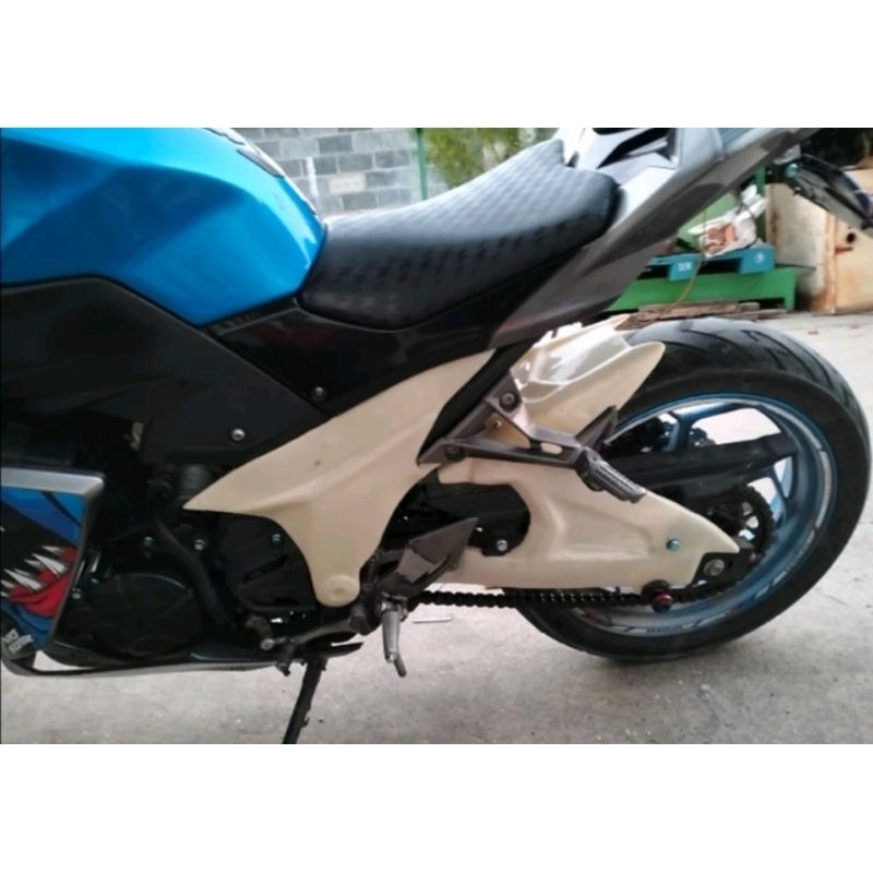 ปิดเฟรมข้าง ติดตั้งกับ Ninja300 &Z250-Z300( ทรงZ800) (งานดิบ) ABS