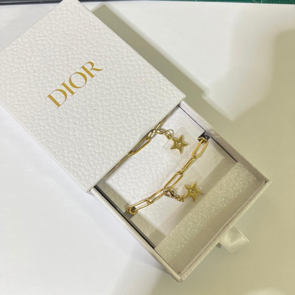 *พร้อมส่ง* DIOR BEAUTY PHONE CHARM - GOLD แท้