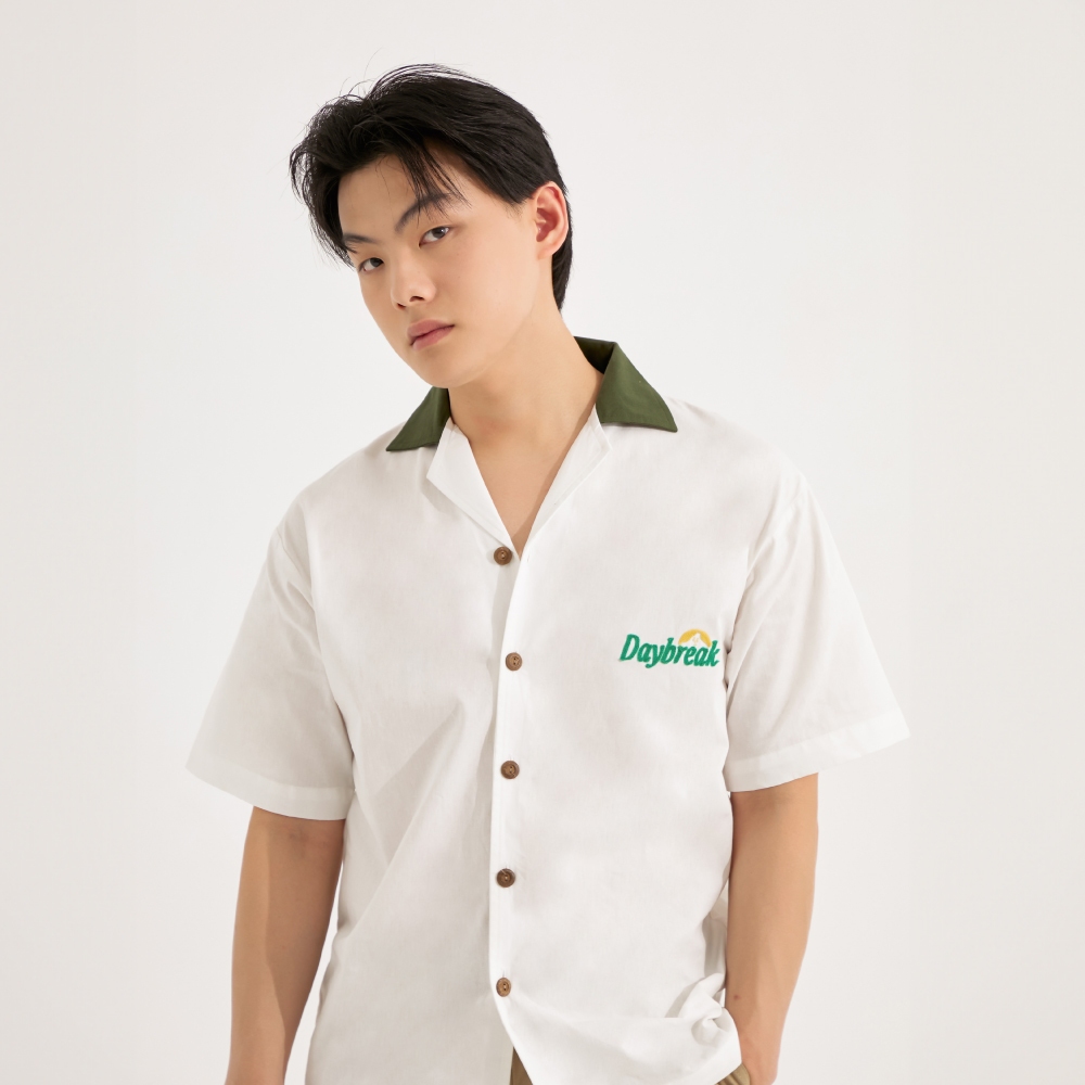 [Easy E-Receipt] DAYBREAK Essential Shirt [12.12 โค้ดลด 30%] DAYBREAK สี White Green เสื้อเชิ้ต ผู้ชาย