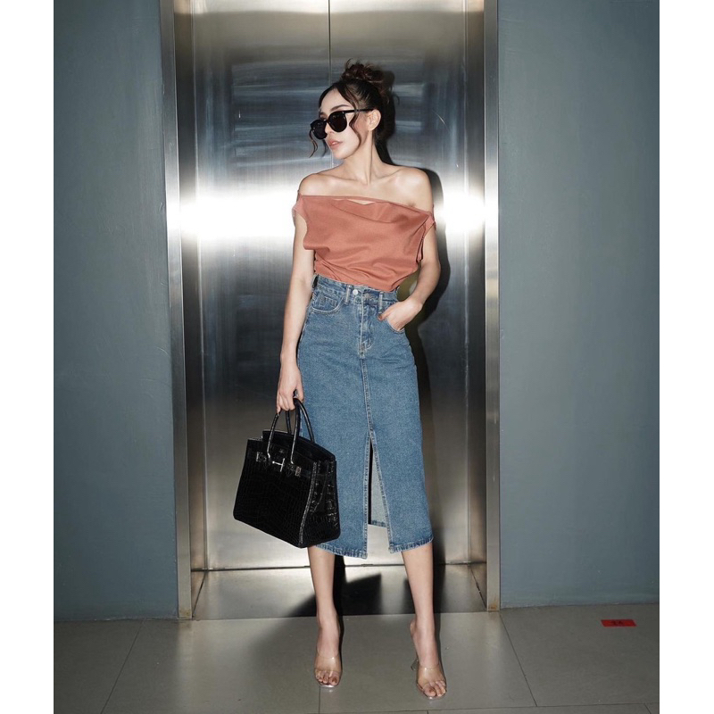 เสื้อปาดไหล่ ดีไซน์สวยเก๋มาก สี Oldrose ใส่ได้หลายแบบตามรูปเลยค่ะ 🍑 Parista