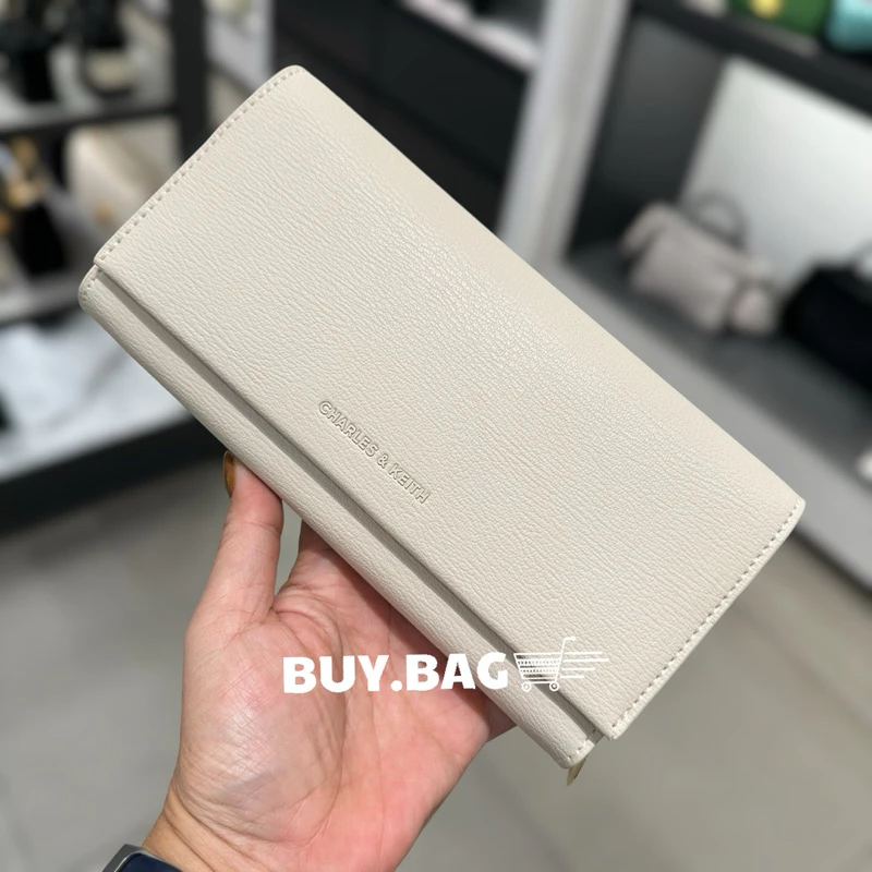 CHARLES & KEITH ( ใช้โค้ดลด30% ) CK6-10701370 size.XS กระเป๋าสตางค์ใบยาว ของแท้จากช็อป100%