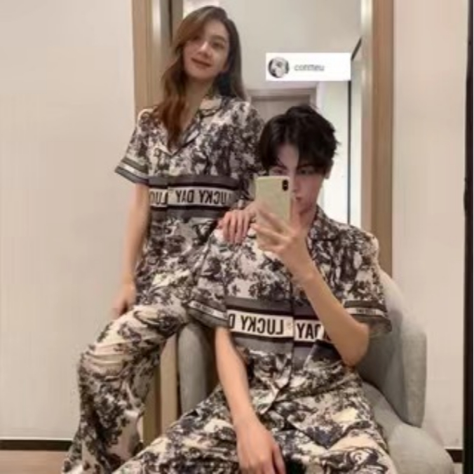 (ขนาดเท่ากันสําหรับผู้ชายและผู้หญิง) ชุดนอนสําหรับคู่รัก， ผ้าซาตินเรียบ， หลากหลายรูปแบบ，ชุด 2 ชิ้น，M-2XL
