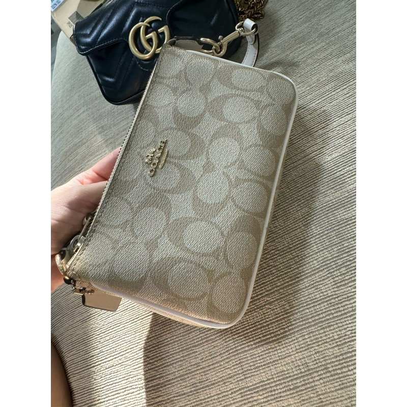 coach norita19 ใช้โค้ดเหลือ1,883฿ สีขาว มือ2✌️