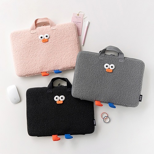 Ropamoda Brunch Brother 15-inch pom-pom booklet wide laptop pouch กระเป๋าใส่แลปท็อปขนปุย Made in Korea ลิขสิทธิ์แท้