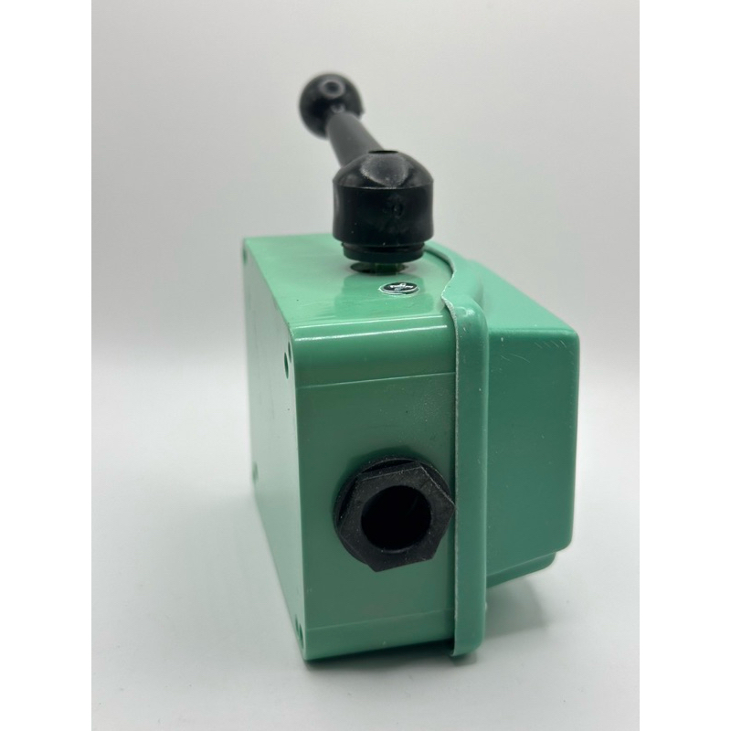 สวิทช์โยก เดินหน้า-ถอยหลัง 3P 15A 500V กล่อง คุณภาพA CAM STARTER ราคา ถูกที่สุด ดีลบีเคเค แกลเลอรีภาพที่ 3