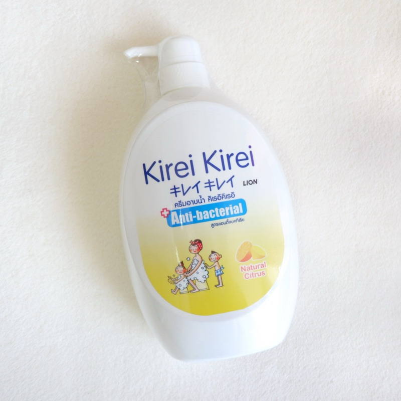 (หมด 01/05/2024) KIREI KIREI ครีมอาบน้ำ คิเรอิ คิเรอิ สูตรแอนตี้แบคทีเรีย กลิ่นส้ม (Natural Citrus) 