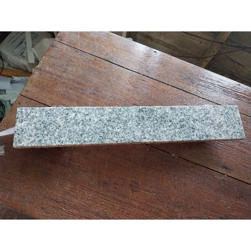 แผ่นหินแกรนิต ขนาด10×60cm.ราคาแผ่นละ180บาทงานสั่งตัด