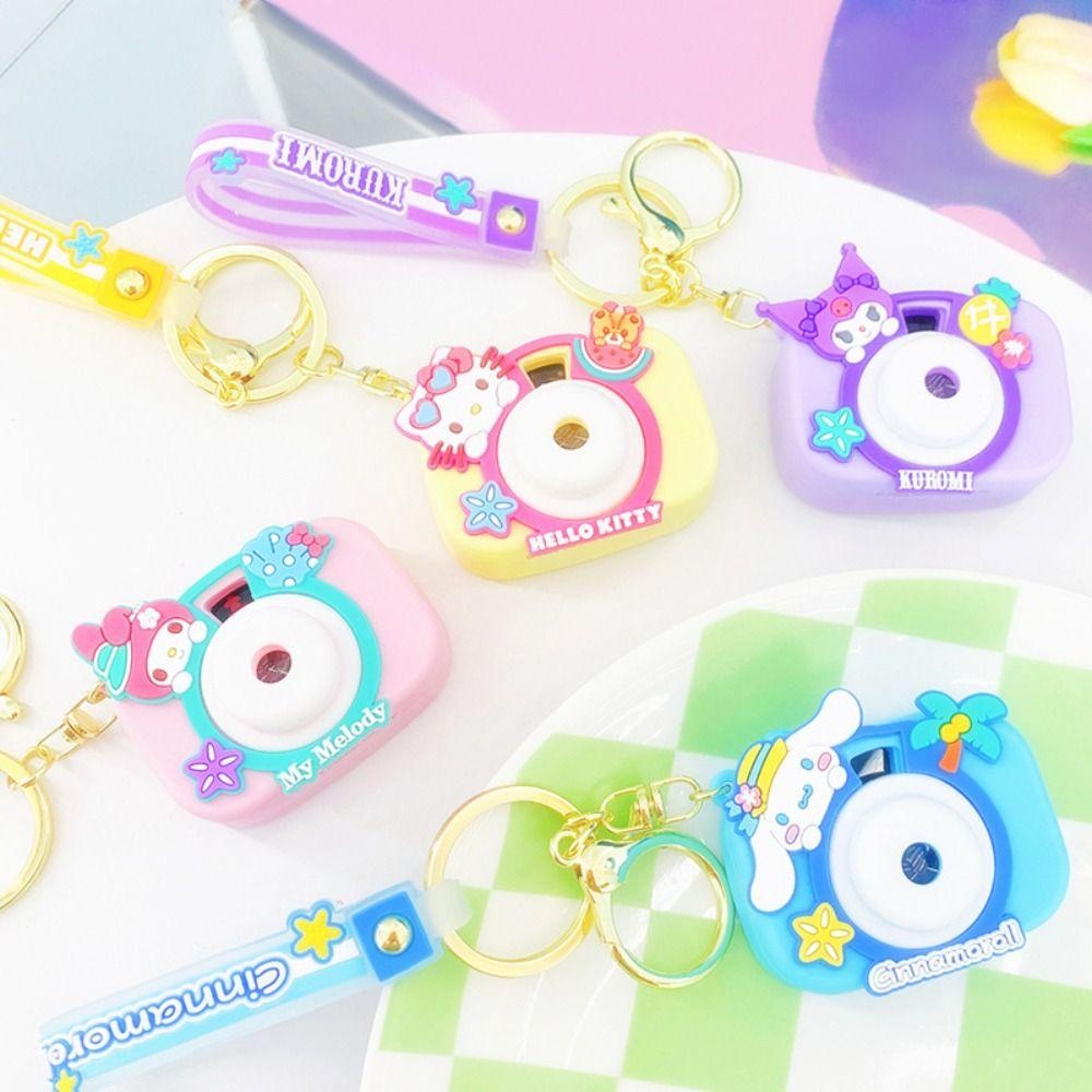 พวงกุญแจกล้องโปรเจคเตอร์ ลายการ์ตูน Sanrio Kuromi Cinnamon Dog เหมาะกับของขวัญวันหยุด สําหรับห้อยกระเป๋านักเรียน รถยนต์