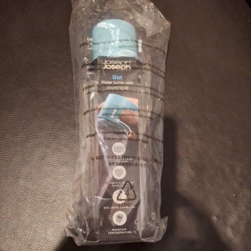 joseph joseph dot water bottle with counting lid 0.6lt 20oz.