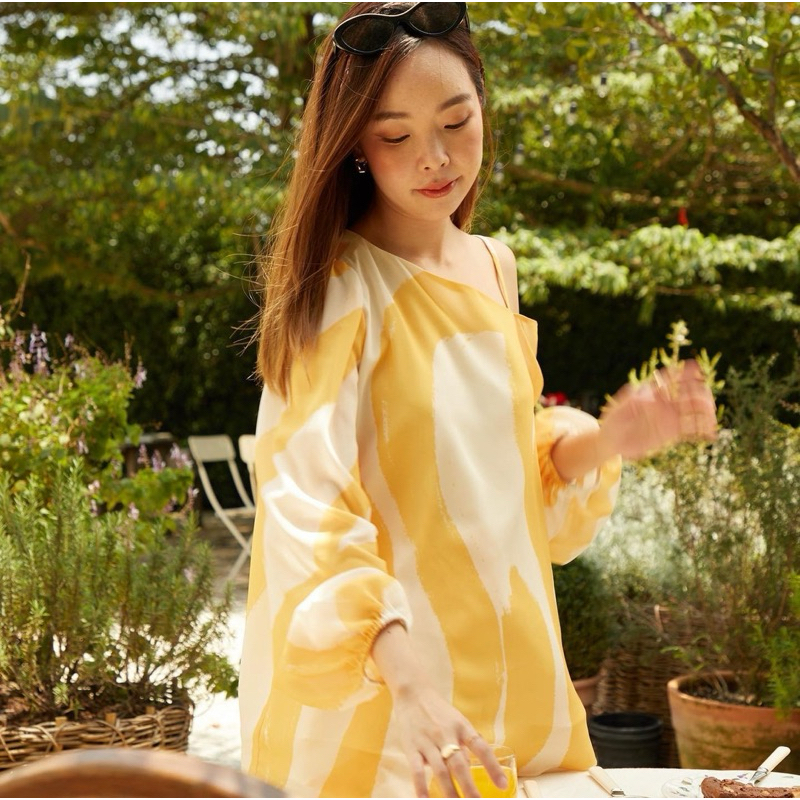 ส่งต่อเสื้อ Lookbooklookbook (One Size) รุ่น Marie สีเหลือง (used)