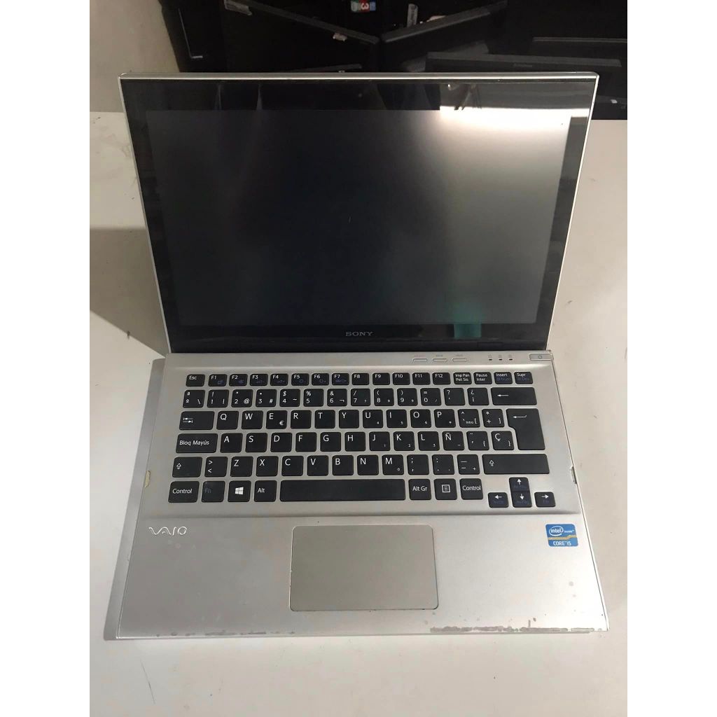 Notebook Sony มือ2  Cpu i5-3337u    Ram : 4GB    Hdd : 500GB    Win : 10