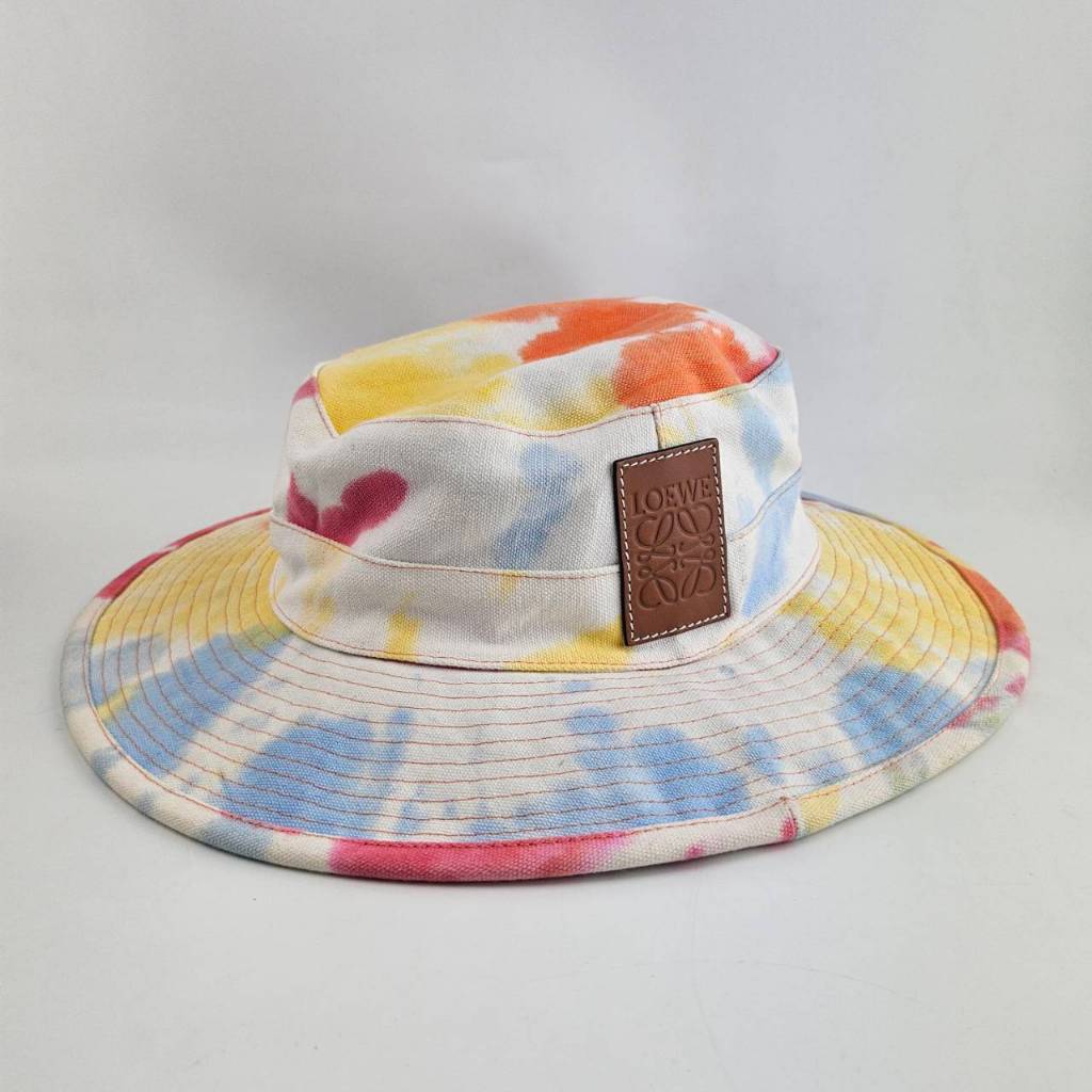 Used หมวกทรงบักเกตแบบมัดย้อม แบรนด์ Loewe รุ่น Paula'S Ibiza Tie-Dye Canvas Hat Size 57