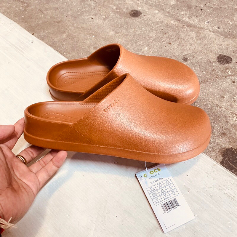 รองเท้าแบบสวม รุ่น crocs  dylan C สวยเบามาก ใส่สบาย ไซส์ 36----46