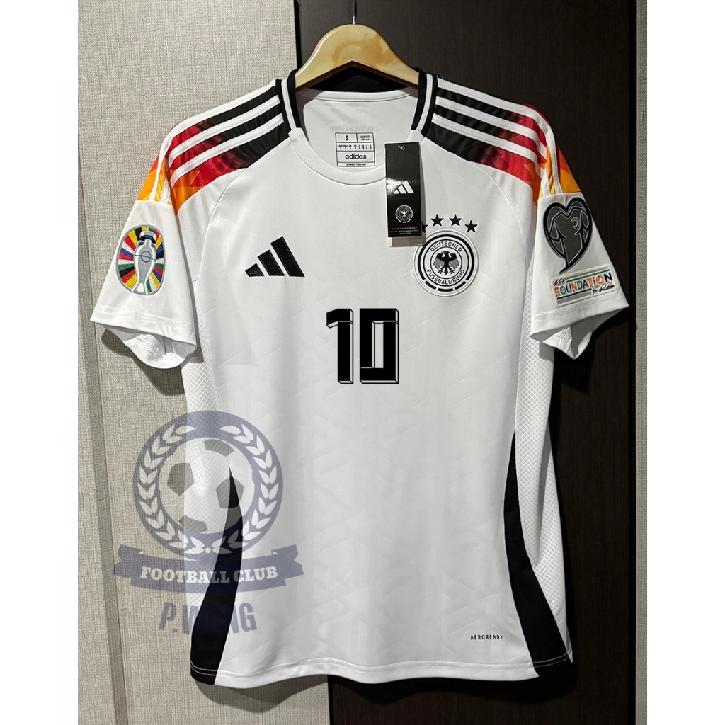 New!! เสื้อฟุตบอล ทีมชาติเยอรมัน Home ชุดเหย้า ยูโร 2024 เกรดแฟนบอล [ 3A ]  สีขาว พร้อมชื่อเบอร์นักเตะครบทุกคน+อาร์มยูโร