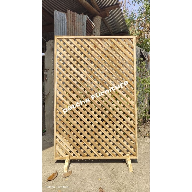 ระแนงไม้สัก ฉากบังตา สามารถนำไปใช้กั้นมุมห้องหรือตกแต่งภายในบ้าน มีหลายขนาด หนา 2 นิ้ว
