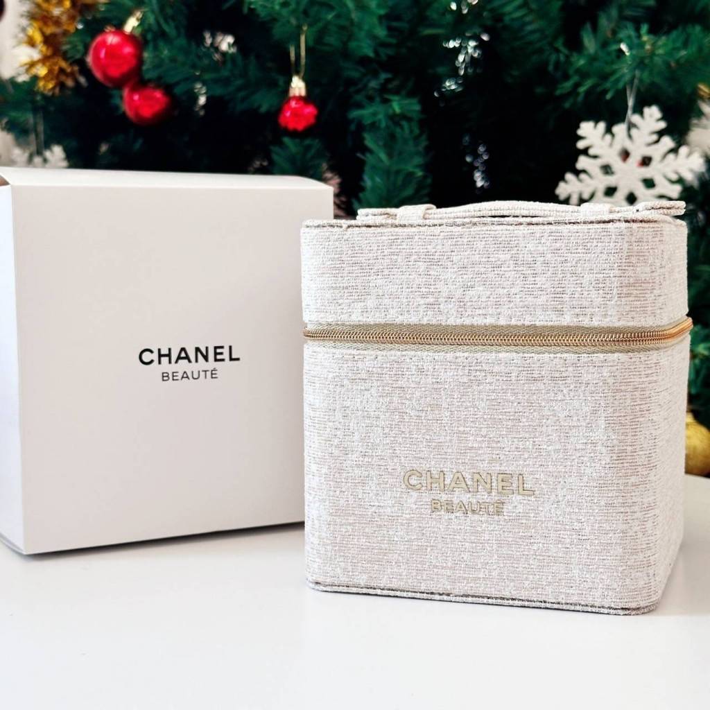 Chanel Beaute Makeup Box Bag VIP Collection 2023 : สีขาว แท้ 100%