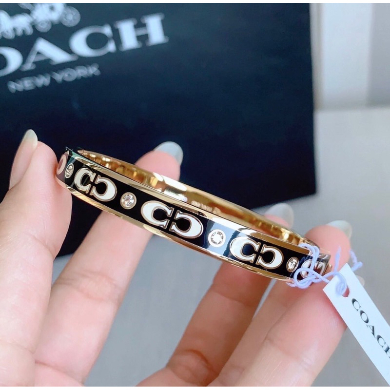 กำไล Coach Signature Enamel Hinged Bangle CI904