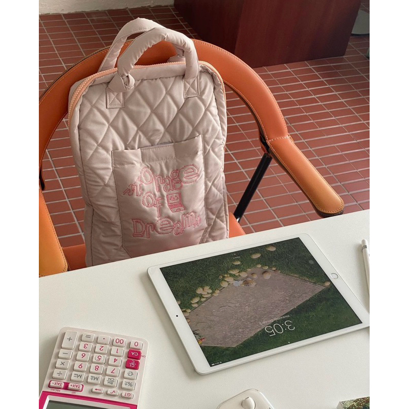 Occurstorage in Warm Grey จากร้าน occur.in.summer กระเป๋าใส่ laptop / ipad