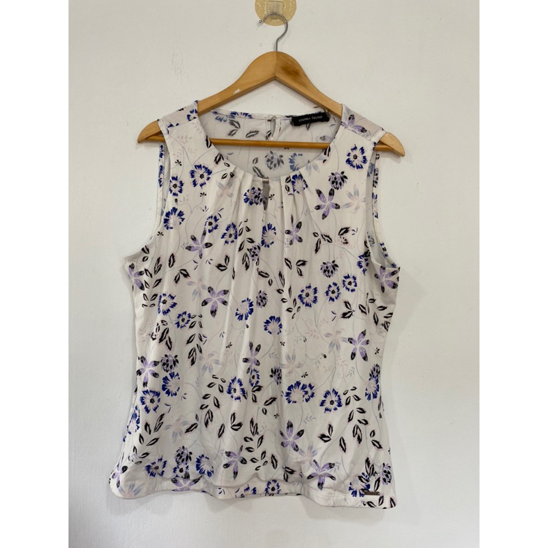 Ivanka Trump ไซส์ L อกหน้าผ้า 45 นิ้ว ผ้าเด้ง ยาว 24 *ผ้าหมองเล็กน้อย ขุยช่วงแขน* แขนกุด ลายดอก เสื้