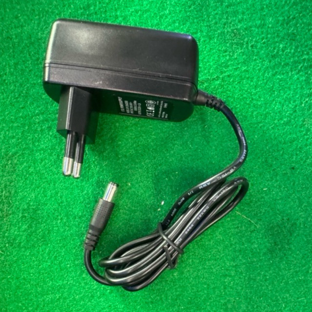 หม้อแปลงไฟ DC 5v 1.5A-2A สาย DC ยาว1 เมตร（ขากลม)