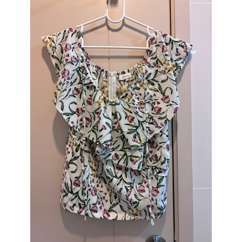 ส่งต่อ เสื้อลายดอก labelle