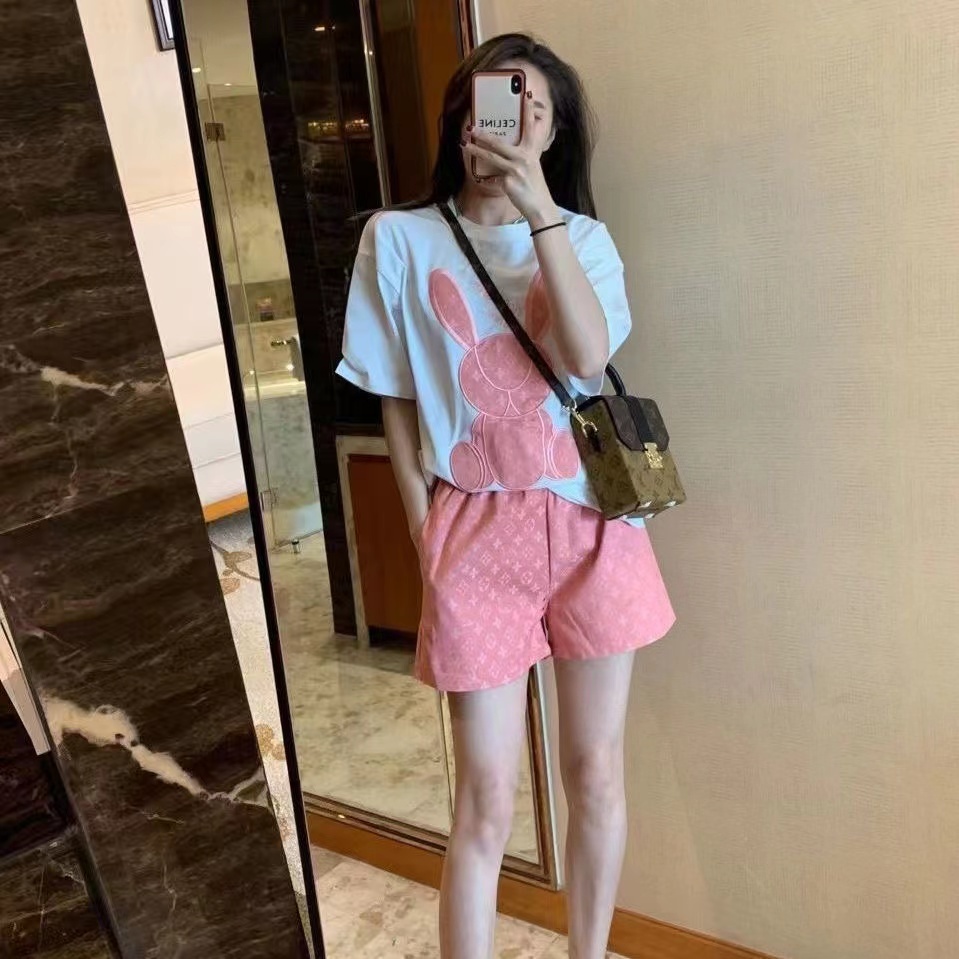 208 เซ็ตเสื้อ+กางเกง ลายแฟรชั่น เสื้อแฟรชั่นหญิง เสื้อแขนสั้นขาสั้นหยิงพร้อมส่งสไตล์เกาหลี