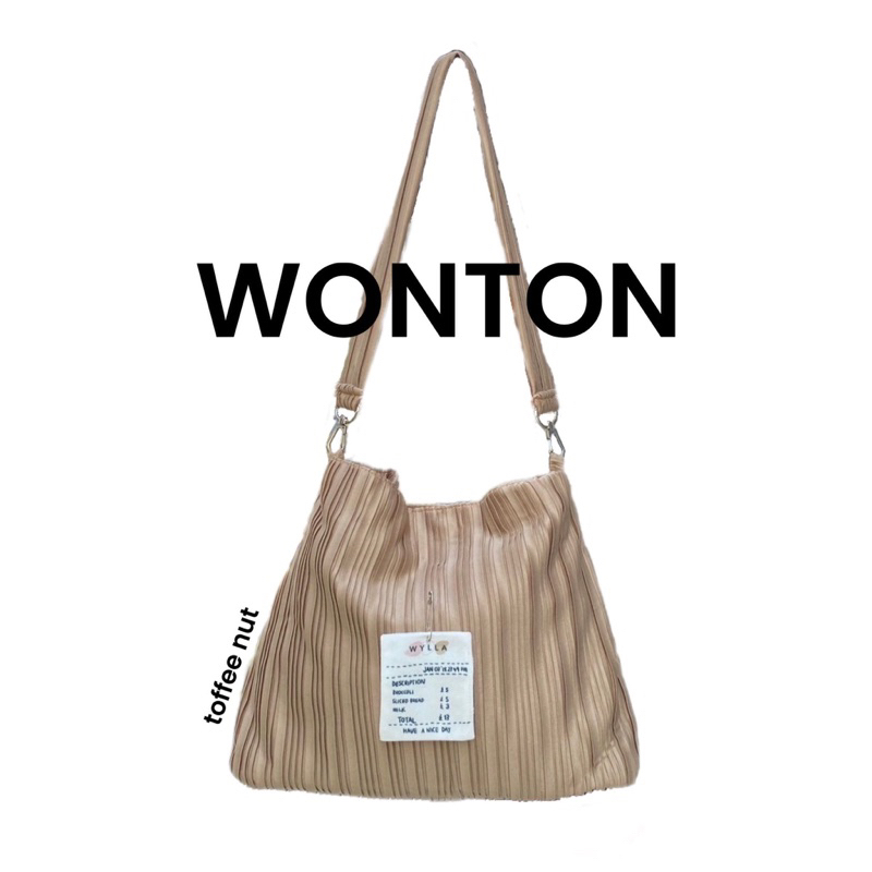 Wyllabrand กระเป๋าผ้าพลีท Toffee nut Wonton