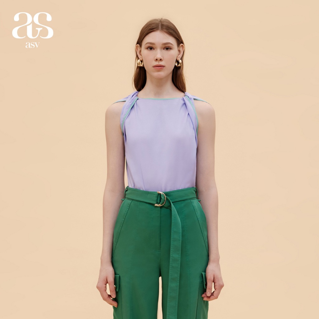 [asv ss24] Brielle Twisted Blouse เสื้อผู้หญิง แขนกุด แต่งแขนเสื้อบิดเกลียว ตกแต่งผ้ากุ๊นต่างสี ผ้าวิสโคส
