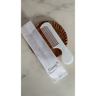 ของใช้ในห้องน้ำโรงแรม หวีมีด้าม หวีพกพา หวีสีขาวบรรจุซองสปัน…