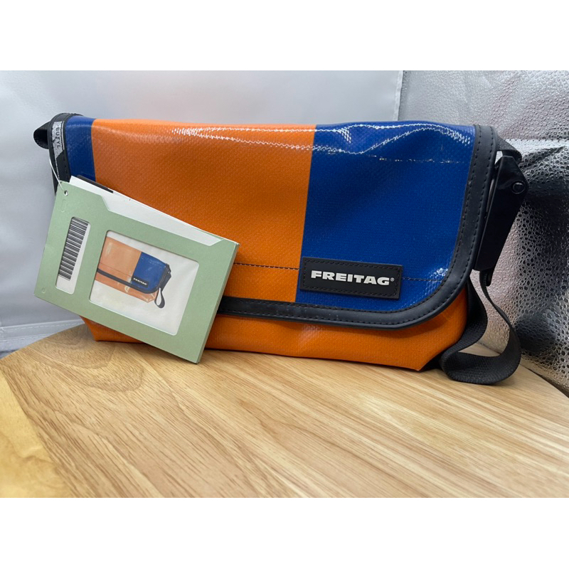 New กระเป๋า freitag รุ่น Hawii สีน้ำเงิน ส้ม ของแท้ จาก ร้าน Pronto