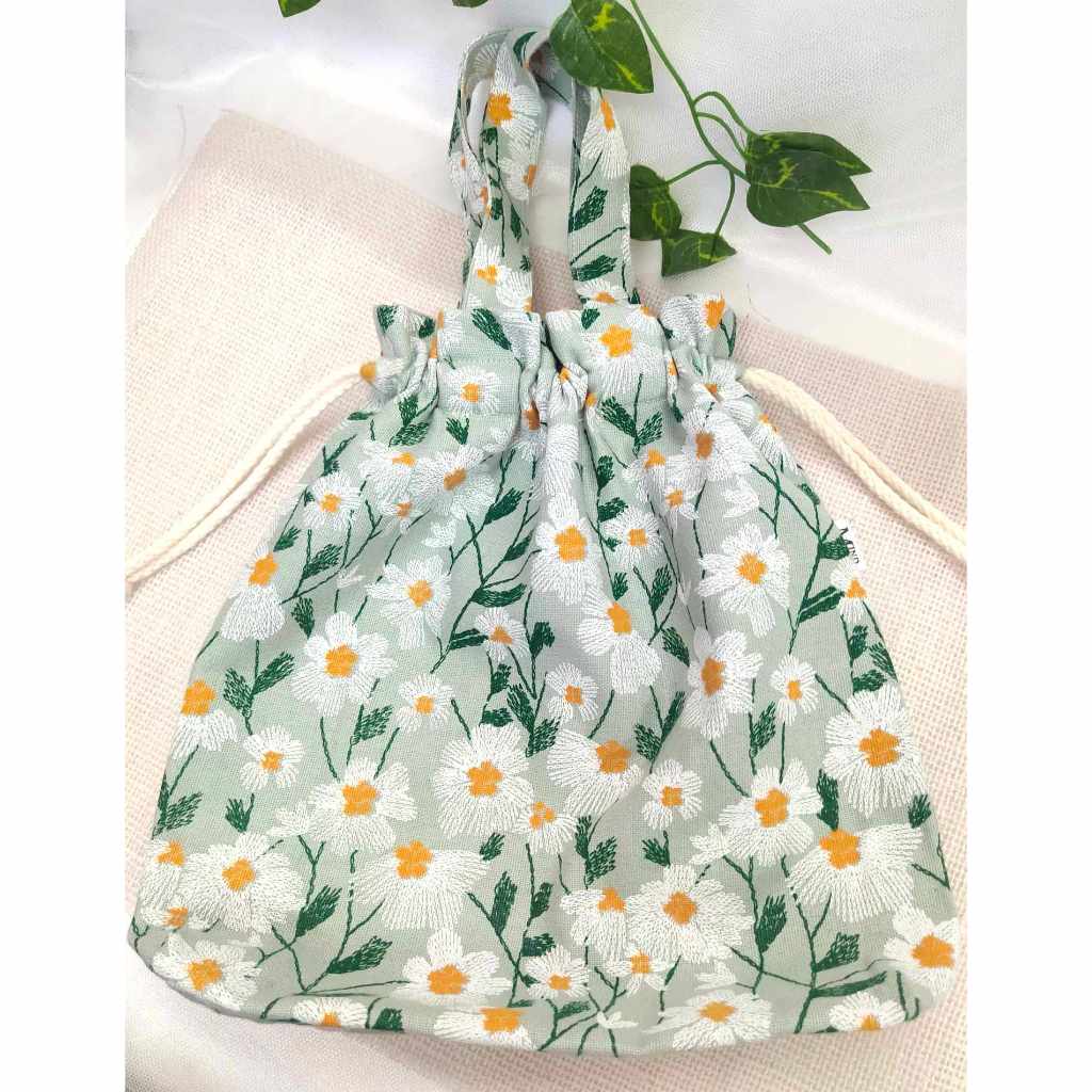 กระเป๋าผ้าหูรูด ถุงผ้าหูรูดมีสายถือหิ้วน่ารักๆ🌺(ขนาด10*10)พร้อมส่ง