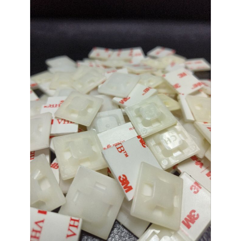 แป้นกาว รัดเคเบิ้ลไทร์ เดินสายไฟรถยนต์ 100 ชิ้น