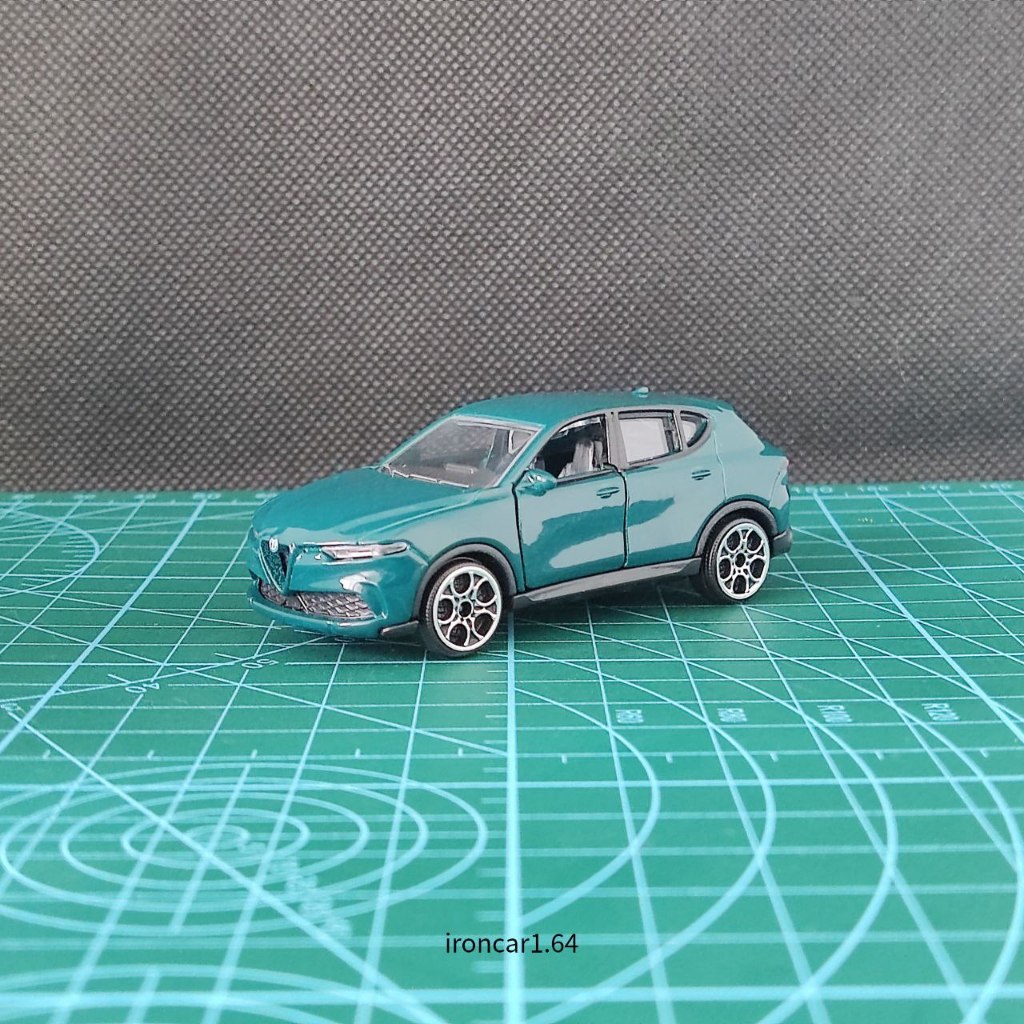 โมเดลรถ majorette alfa romeo tonale สีเขียว