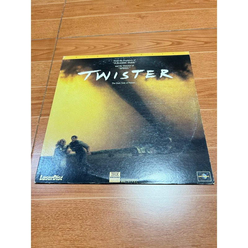 แผ่น LASER DISC ภาพยนตร์ แผ่นใหญ่ เรื่อง TWISTER  มือ2