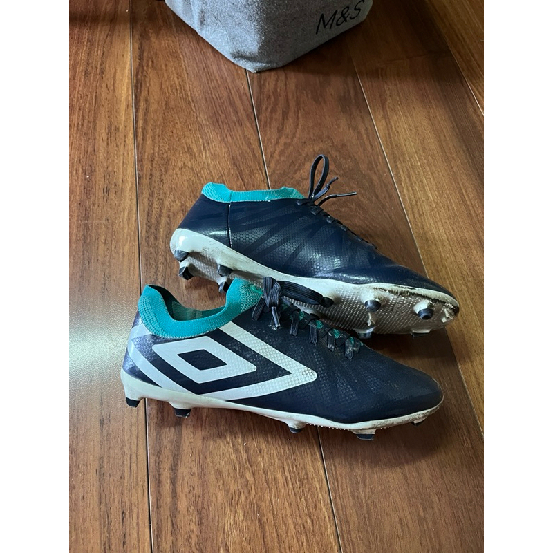 รองเท้าสตั๊ด umbro เบอร์ Us9 (eu 42.5)