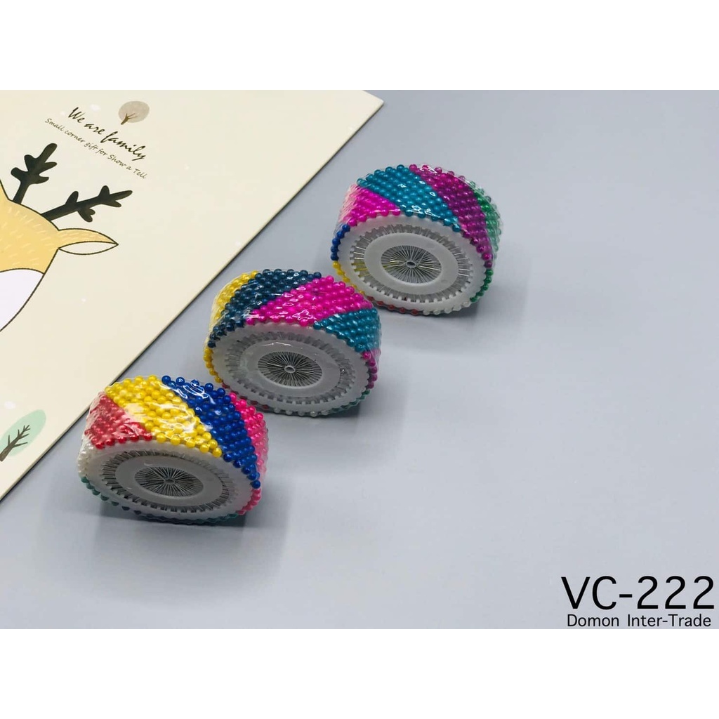 VC-222📌เข็มหมุด แผง 40ตัว คละสี เข็มหมุดเย็บผ้า สำหรับงานตัดเย็บ หรืองานประดิษฐ์ต่างๆ