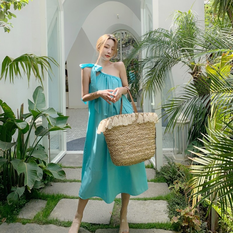 fashiongirl1688 ชุดเดรสกระโปรงยาว ทรงบานๆ ปาดไหล่ข้างเดียว มี 2 สีให้เลือก ใส่เที่ยวทะเลเหมาะมากสาว
