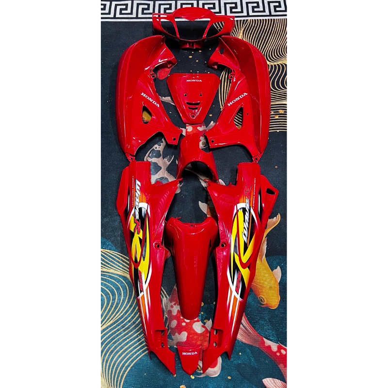 ชุดสีเวฟ 125R สีแดงล้วน ปี2004 แถมสติ๊กเกอร์ พลาสติกงานABS