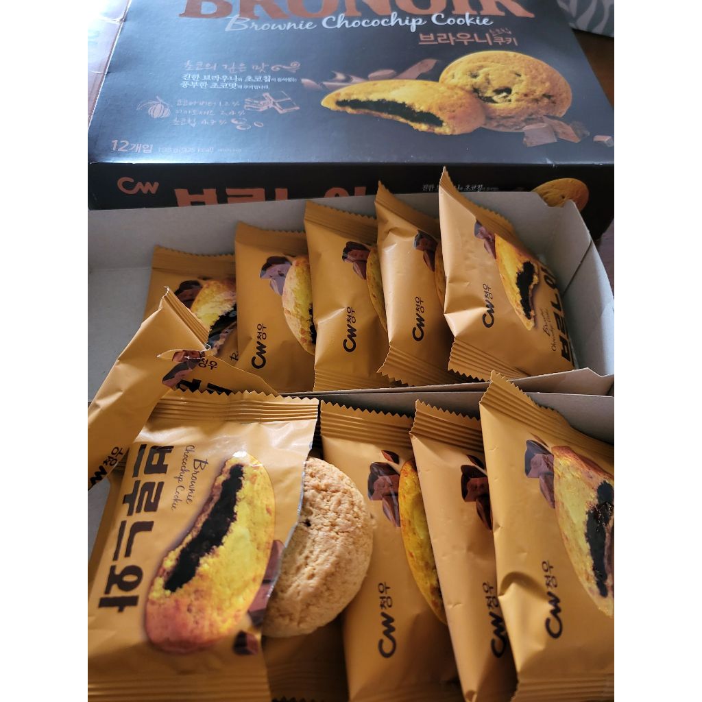 CW Bronoir Brownie Chocochip Cookie คุ๊กกี้ช็อคโกเเลตชิพสอดไส้บราวนี่ 165g (10/5 ชิ้น) - รูปที่ 3