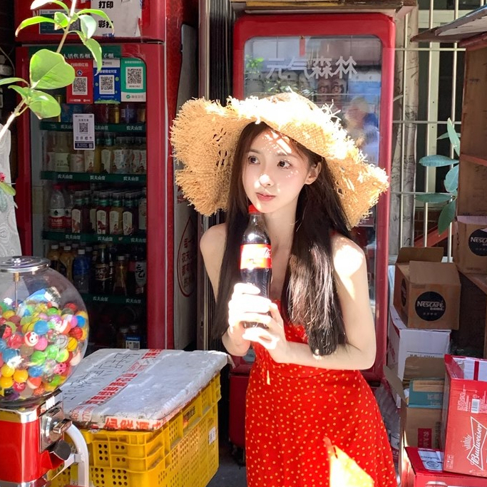 fashiongirl1688 มินิเดรส สายเดี่ยว คอเหลี่ยม มีกิมมิคเชือกผูกตรงหน้าอก เดรสลายจุดสีแดงสด ซัมเมอร์มาก